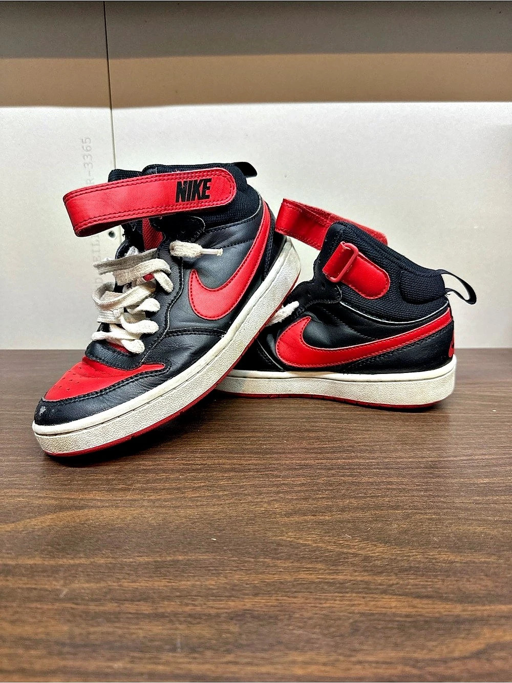 Nike Air Jordan 1 Mid Black & Red Girls US 4.5